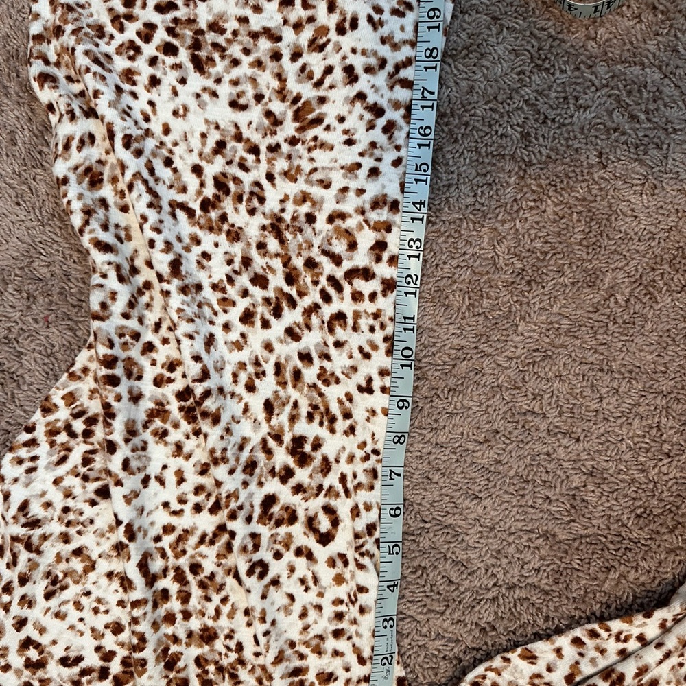 Old Navy jumpsuit in leopard pattern. Size large - Picture 6 of 7